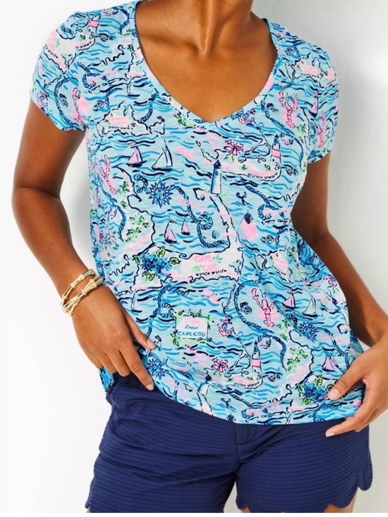 Lilly Pulitzer Tops - NWT Lilly Pulitzer Etta V-Neck T-Shirt in Lilly Loves Cape Cod print Size XL